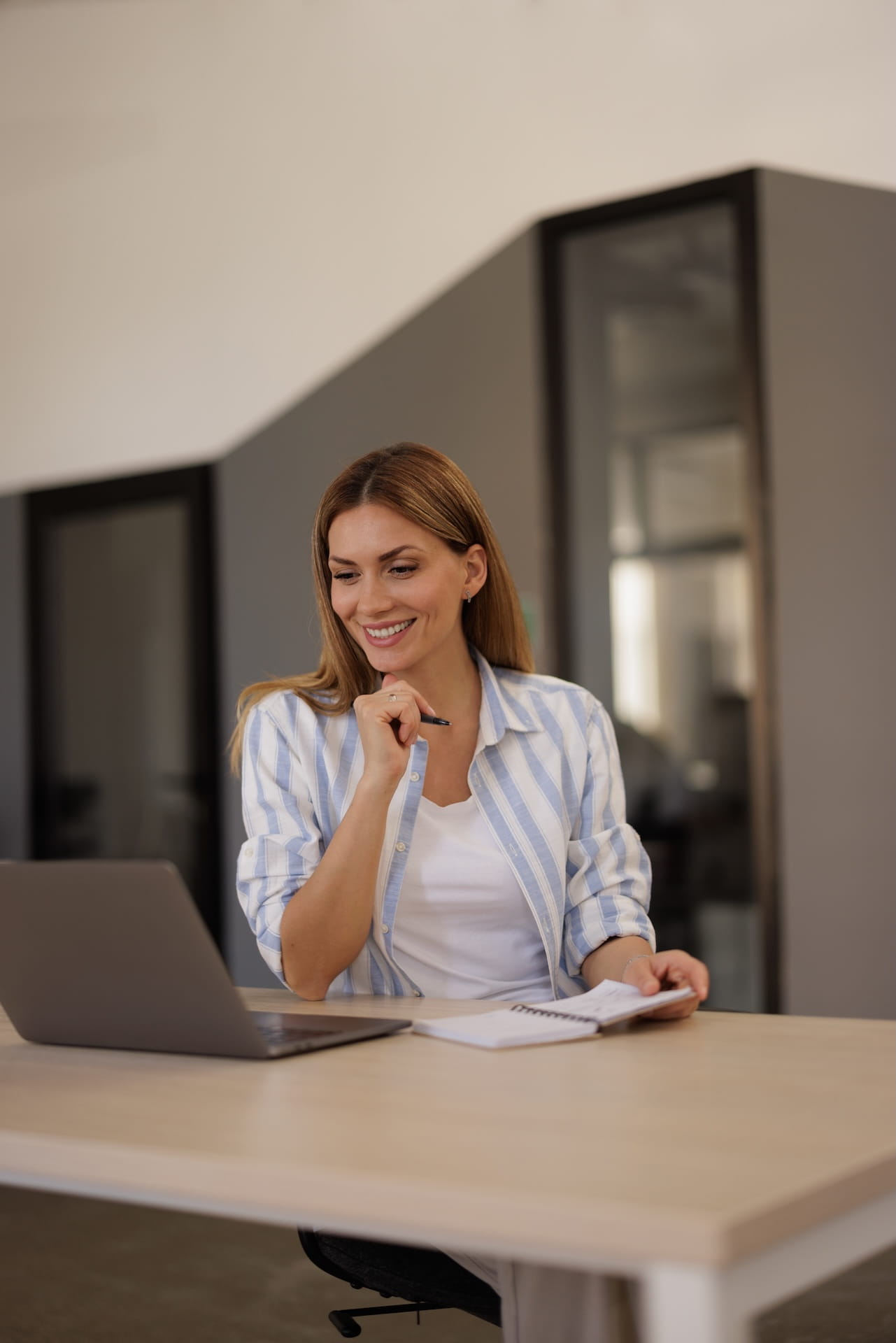 virtual assistant for gyms handling work professionally