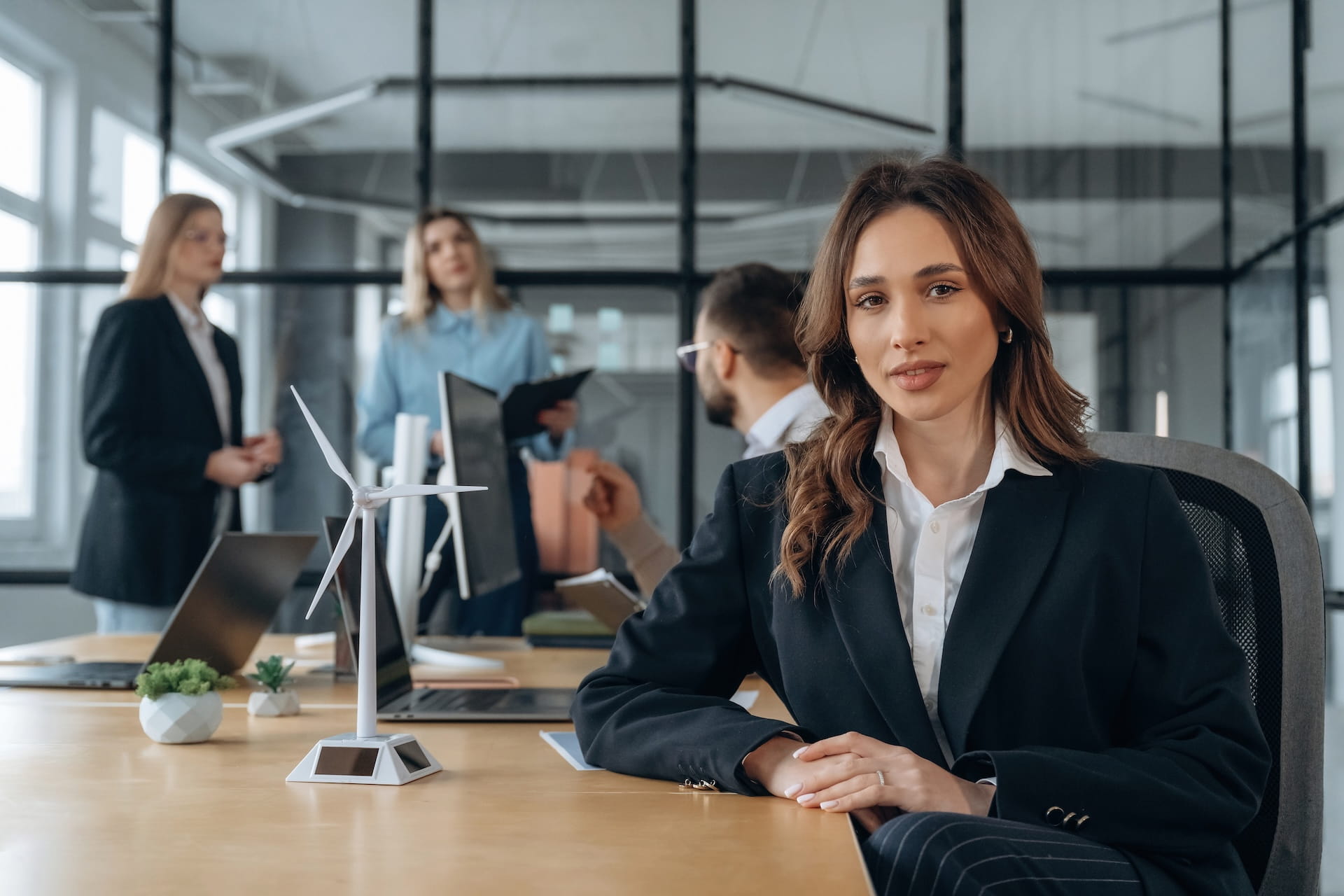 leader dealing with organizational presenteeism